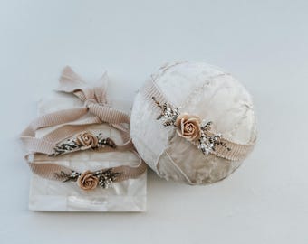 Diadema rústica vintage con rosas marrones: accesorios para fotografía de recién nacidos