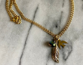 Simple, collier de tous les jours, chaîne en or, détail de plumes, bijoux de tous les jours, collier de superposition, oiseau d'or