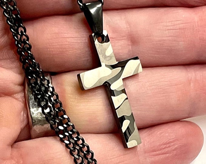 Camouflage Cross Necklace Military Grey and Black Mens Waterproof Hypoallergenic Stainless Steel Black Curb Chain Crucifix Boys Jewelry