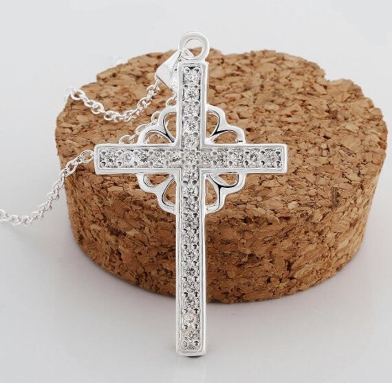 Beautiful Irish Celtic Style Cross Classic Woman's Pendant Necklace Cast Celtic Viking with Rope Chain