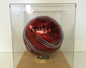 Vitrine de présentation de ballon de football en acrylique Perspex, support pour ballon signé, vitrine transparente pour ballon de football grand format avec support surélevé Vitrine de présentation de ballon de football en acrylique Perspex, support pour ballon signé, vitrine transparente pour ballon de football grand format avec support surélevé