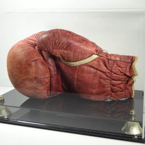 Guante de boxeo vitrina de tamaño completo recuerdos 85% Acrílico con filtro UV con acrílico negro de dos niveles base hecho en América