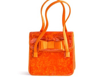 sac à main en plastique orange Moschino vintage avec détail d'arc