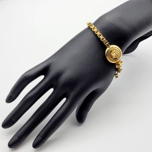 Vintage Gianni Versace goldfarbene Medusa Kopf Armband, Geschenk für Sie