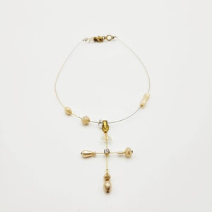collier croix vintage Christian Lacroix, cadeau pour elle, bijoux fantaisie, design français, bijoux de collection, bijoux de créateurs