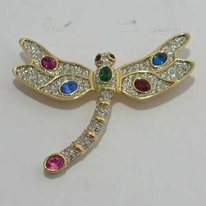 Stunning brooch with rhinestones