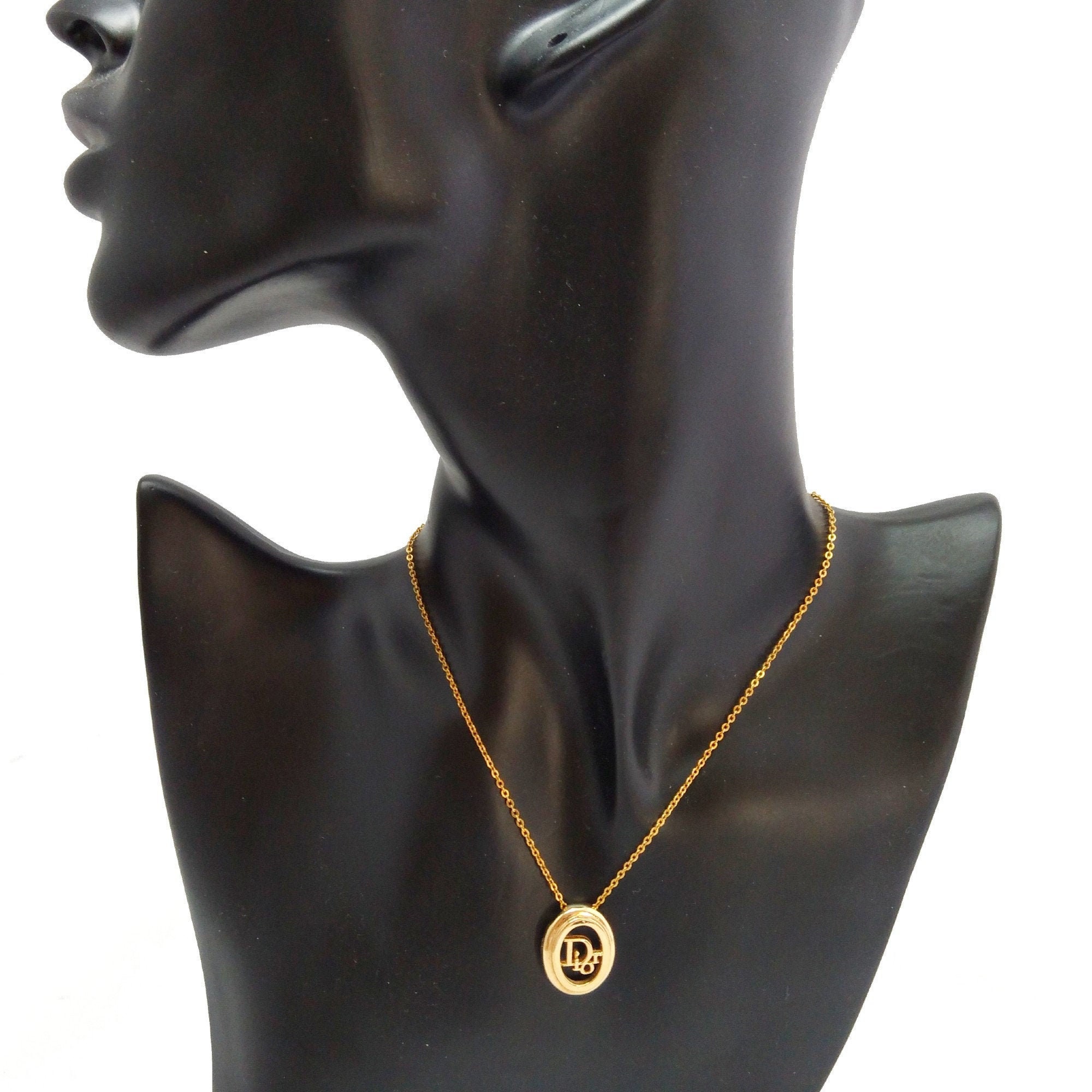 dior pendant