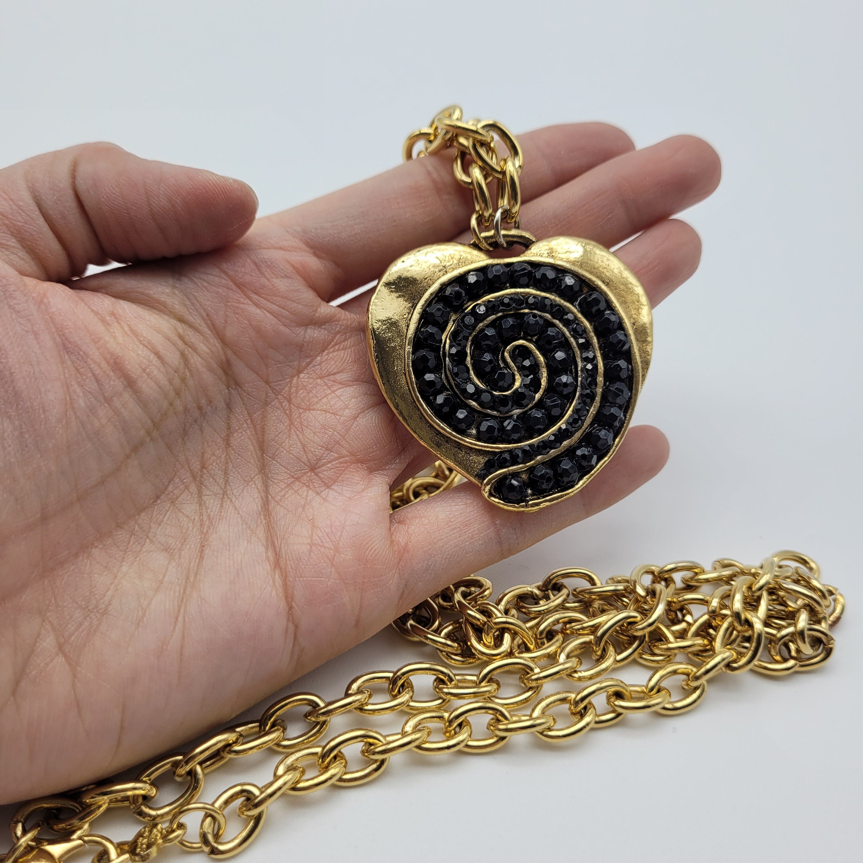 Collier Vintage Jacky De G Signe Saint-Benoît En Métal Doré Et Noir - 46-50 Cm