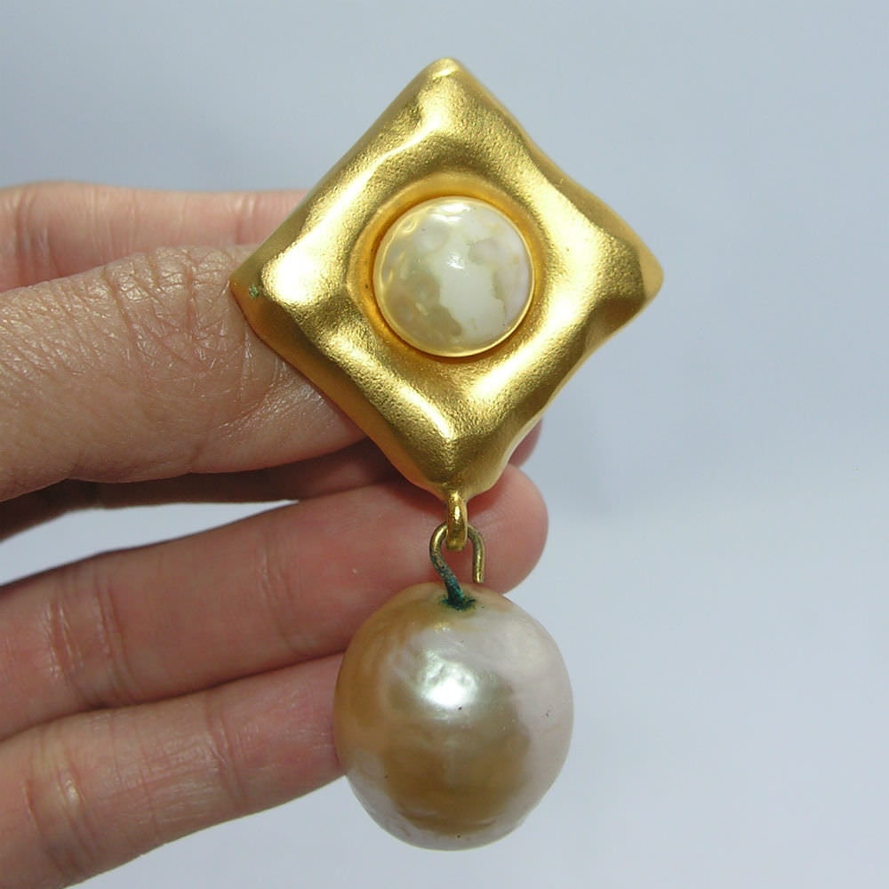 希少 Karl Lagerfeld ヴィンテージ ブローチ イヤリング セット Rare Massive Vintage Karl Lagerfeld Pearl Jewelry Set - Etsy
