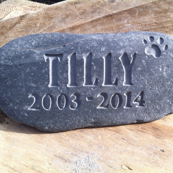 Pierre commémorative pour chien, chat ou animal de compagnie, pierre tombale, personnalisée en pierre de Cornouailles sculptée à la main