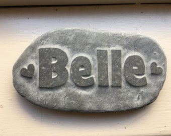 Pedra de nome esculpida à mão, um presente perfeito para uma nova chegada, aniversário, batizado, batismo, personalizado e feito à mão