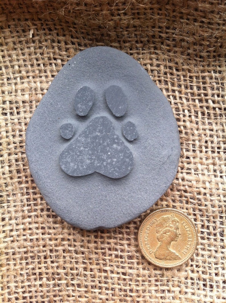 Memory pebble, hand carved in natural stone, the perfect way to remember your loved one. Personalized, plaque, plus a hessian gift bag image 6
