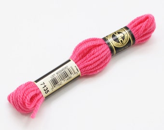 Laine à broder DMC LAINE COLBERT 7135 - Rose - Laine à Tapisserie Gobelin, Laine à Tapisser, Laine à Tricoter Zephir Wool, 100% Pure Laine Vierge