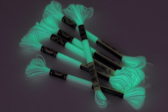 Kit de hilos fluorescentes Light Effects – Diseños Para Bordar
