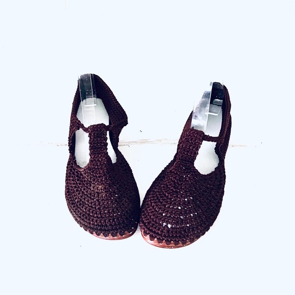 70s Brown Crochet T-Strap Baby Dolls Low Wedge size 7.5 7 1/2 37.5 38.5