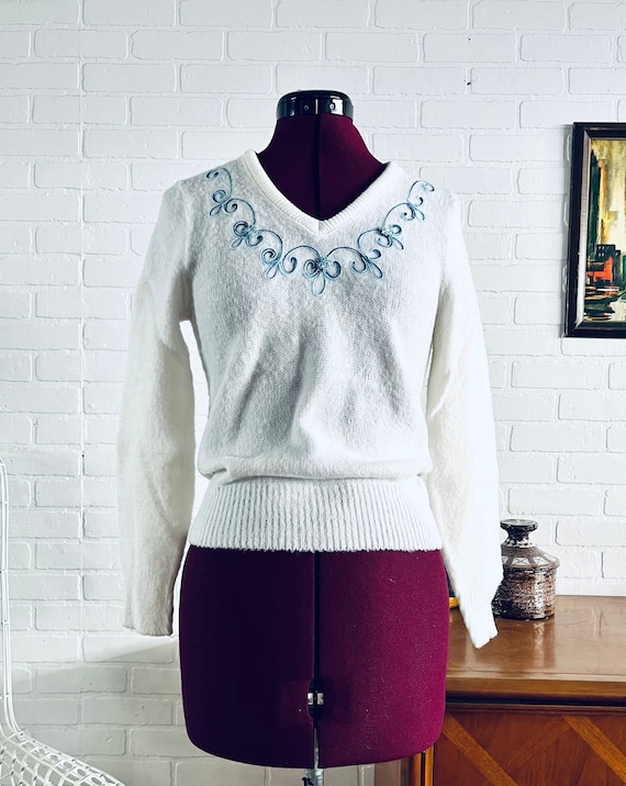 70s Embroidered Sweater White Fuzzy Sweater XS S