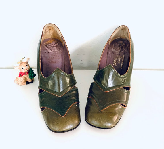 60s Green Spectator Heels made in Greece by Jerry