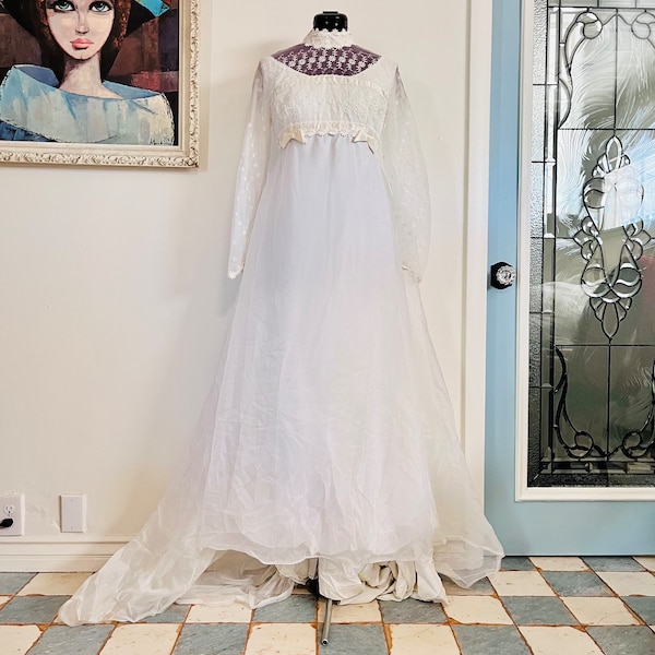 Robe de mariée des années 60 Train Organdy Marguerites brodées fabriquées aux États-Unis par Bridal Originals taille S M