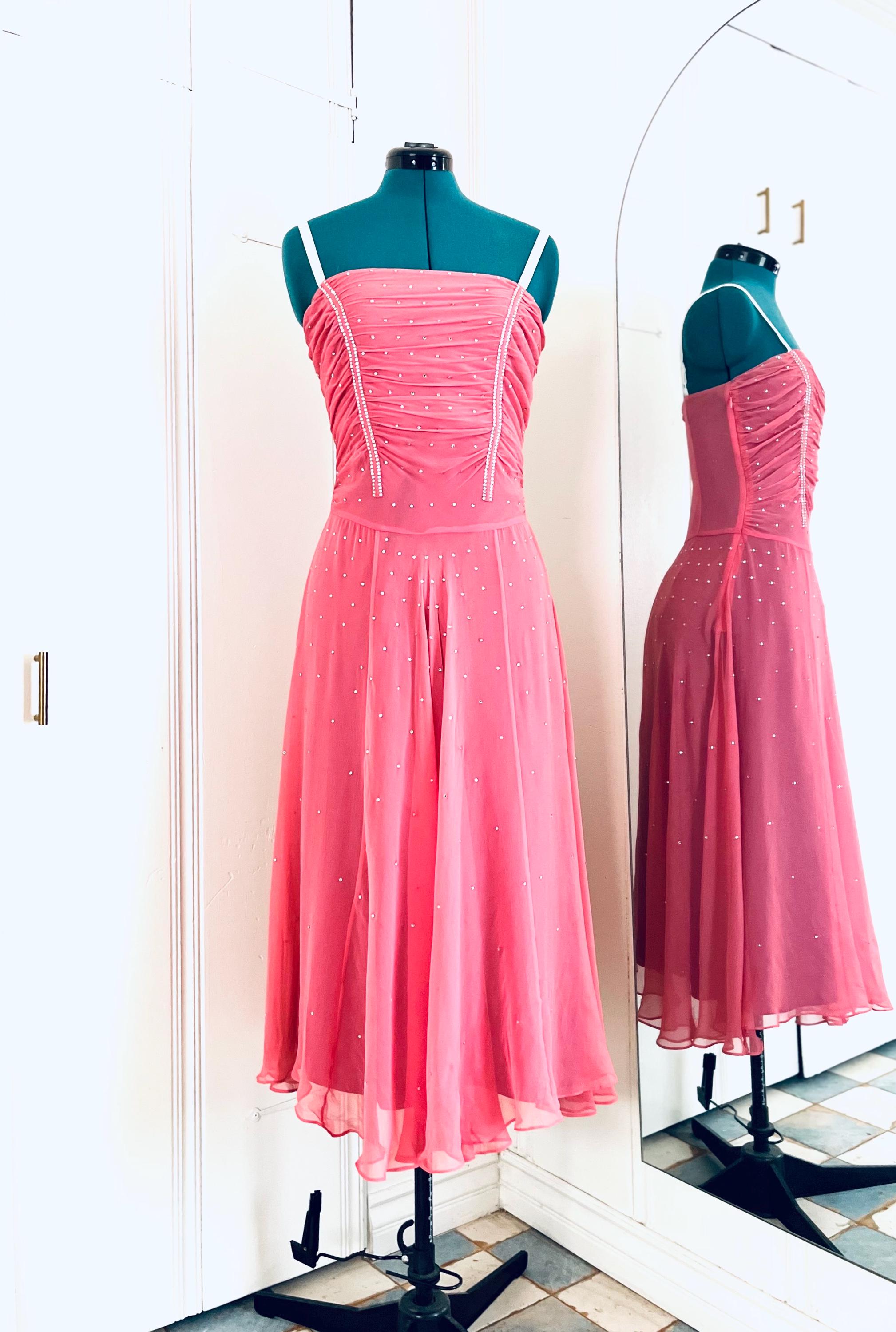 ベッツィ ジョンソン ドレス 90年代 ベッツィ・ジョンソン ピンク シフォン ドレス 宝石付き