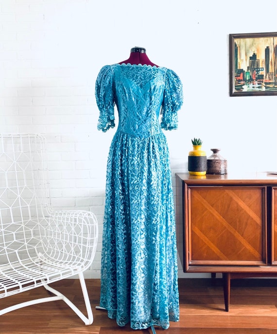 princess polly baby blue dress Heather Graham lands role in Netflix's 'Love, Guaranteed' main image 0