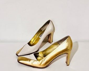 80 Tacones de piel bicolor dorados y blancos sin cordones fabricados en España por Timothy Hitsman talla 10 40 41
