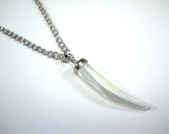 Natural Sea Shell Horn Pendant, White Shell and Antique Silver Alloy, Men's Necklace, Nautical Pendant, Woman's Necklace