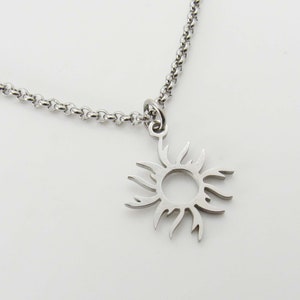Collar con colgante de sol de acero inoxidable, collar para hombre, joyería hipoalergénica, collar para mujer, joyería con colgante de sol para hombre Sm Rolo Chain