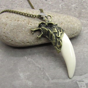 Collier avec pendentif dent en résine tête de loup, collier animal, collier dent de loup en bronze, collier pour homme, collier pour femme, bijoux pour homme