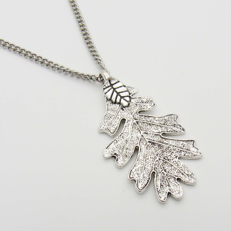 Antique Silver Oak Leaf Pendant, Autumn Leaf Necklace, Men's Necklace, Women's Necklace, Nature Leaf Necklace, Seasonal Jewelry Twist Curb Chain