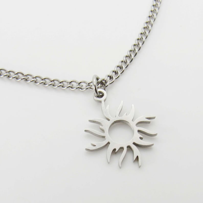 Collar con colgante de sol de acero inoxidable, collar para hombre, joyería hipoalergénica, collar para mujer, joyería con colgante de sol para hombre Sm Twist Curb Chain