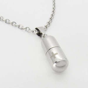 Silver Color Stainless Steel Pill Capsule with rubber ring, Water tight Stash Pendant, Men&#39;s Necklace, Woman&#39;s Necklace, Capsule Pendant