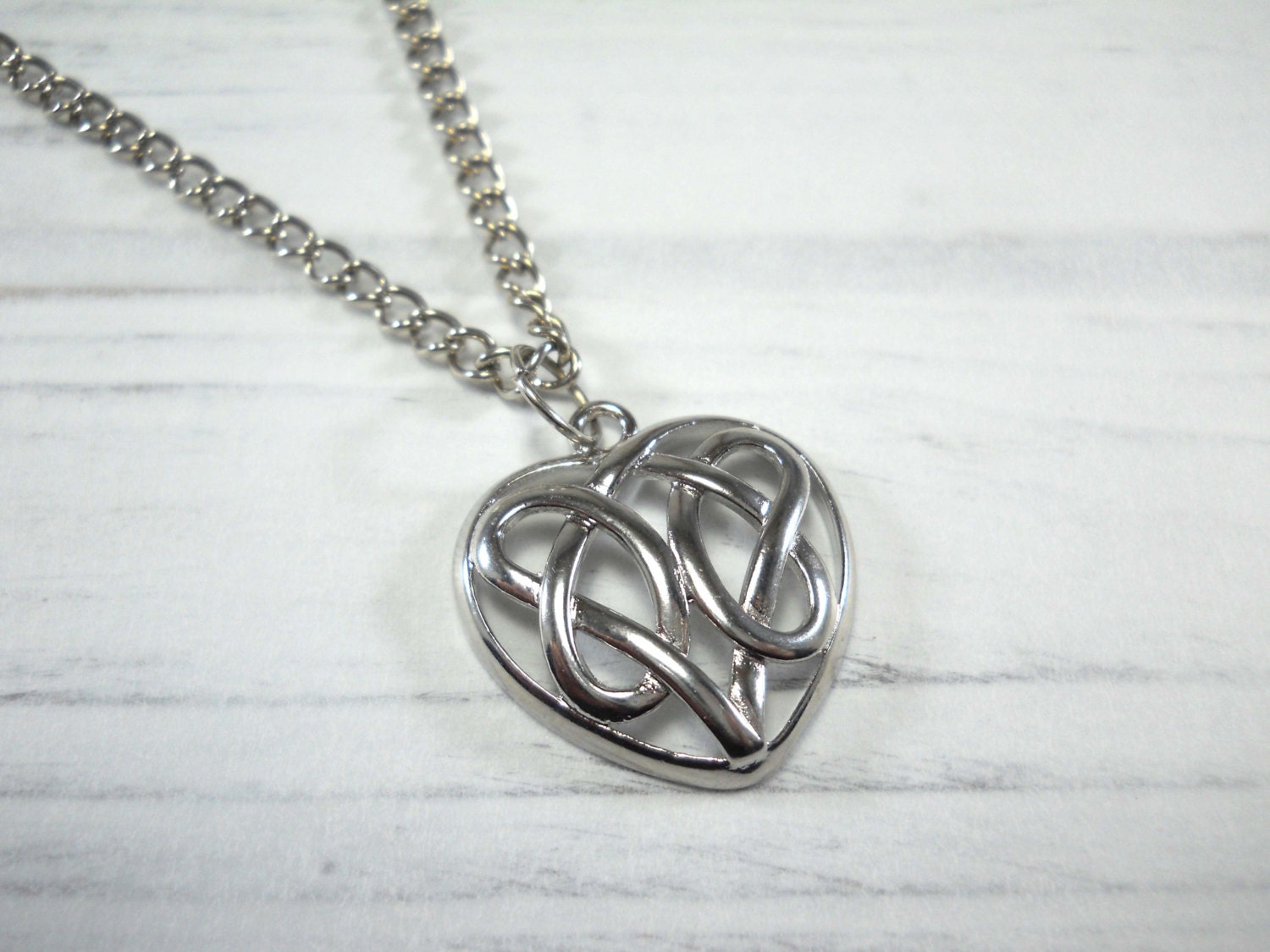 Celtic Love Knot Necklace Jewelry Sterling Silver Good Luck Vintage  Triquetra Irish Celtic Love Heart Pendant Necklace for Women Girls (Celtic  necklace), Silver, celtic love knot : Amazon.ca: Clothing, Shoes &  Accessories