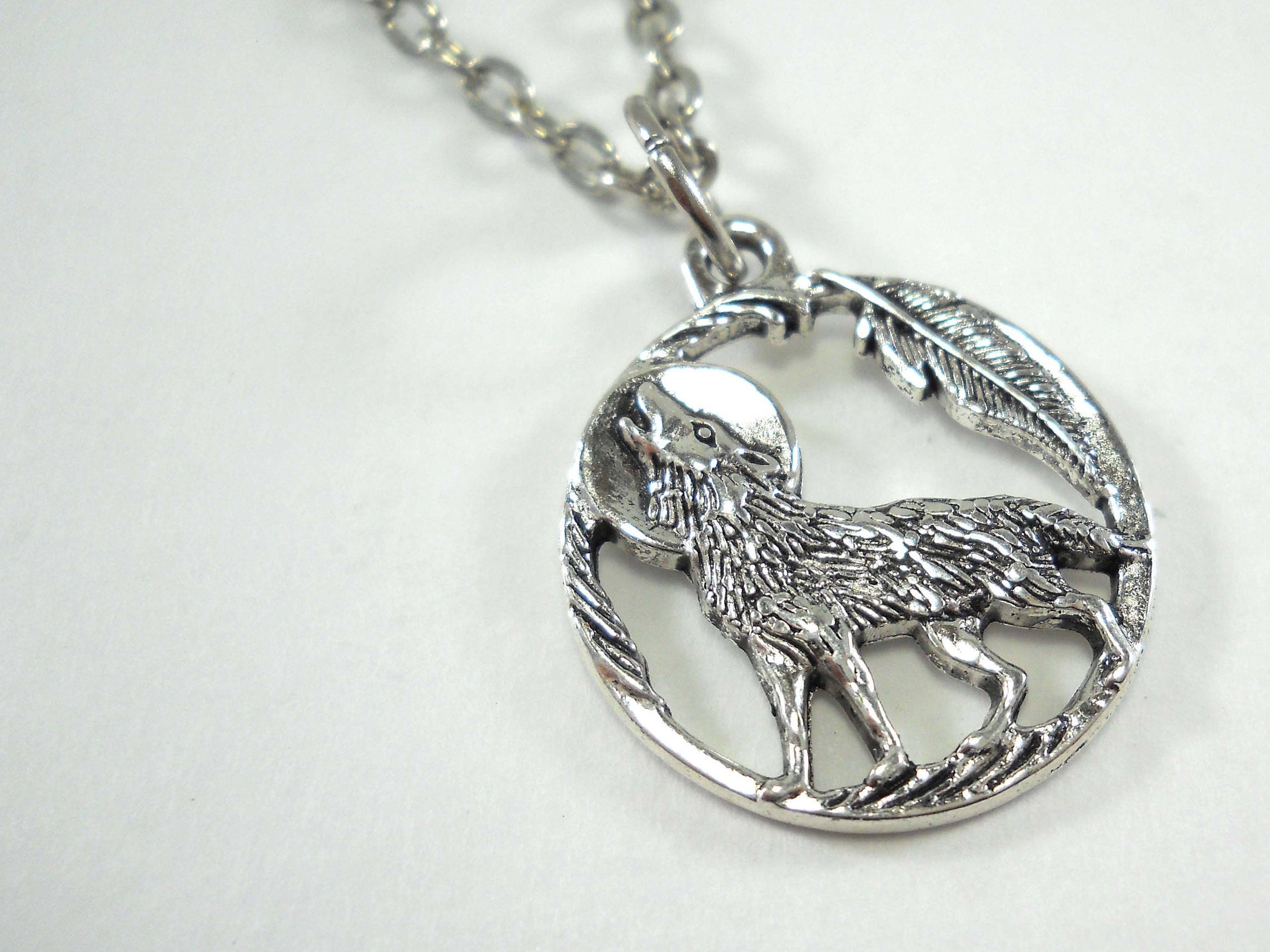 Round Wolf Pendant Necklace Wolf Charm Necklace Animal Etsy