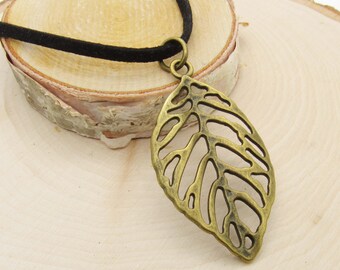 Antique Bronze Leaf Pendant Necklace, Woman's Necklace, Leaf Necklace, Botanical Necklace, Nature Necklace, Gift for Women, Men's Necklace