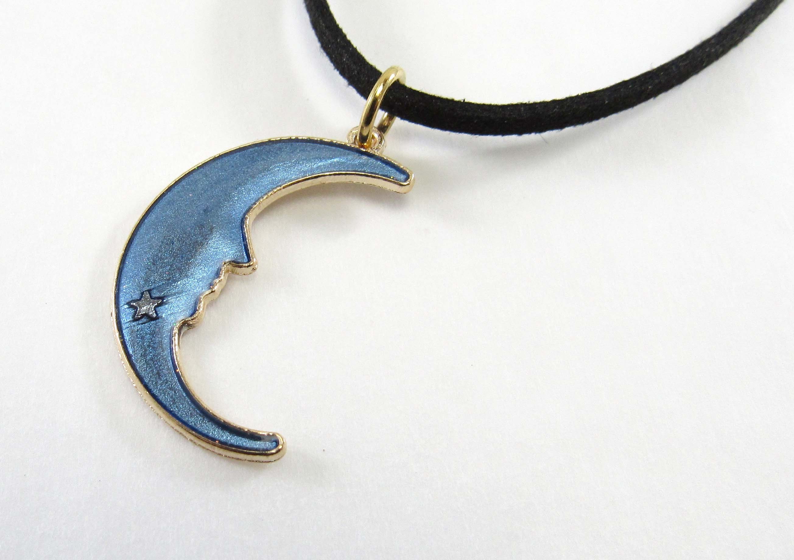 Alpha Male Manila - Half moon necklace for men, men's necklace with a  silver double horn pendant, silver chain, gift for him, upside down crescent  moon necklace. Php1,700 | Facebook