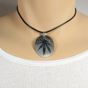 Marihuanablad hanger ketting, roestvrijstalen potblad ketting, herenketting, onkruidhanger, cannabisblad sieraden, ketting met snoer