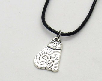 Cat Small Charm Pendant Necklace, Sitting Cat Small Charm, Animal Charm, Women's Jewelry, Necklace for Women, Layered Charm Necklace