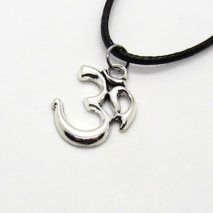 Om Symbol Meditation Pendant Necklace, Antique Silver Tone, Men&#39;s Necklace, Sacred Mantra in Hinduism, Symbol of AUM, Women&#39;s Necklace