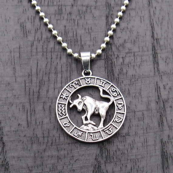 Collana fatta a mano con testa di toro, gioiello unisex ossidato, collana per amanti degli animali, ciondolo con testa di toro, collana in argento sterling 925, regalo perfetto - Italia