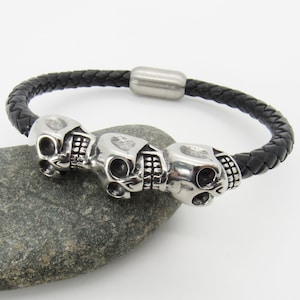 Black Braded Leather Cord Bracelet with Skull Beads, 304 Stainless Steel Magnetic Clasp, Men&#39;s Leather Bracelet, Women&#39;s Bracelet