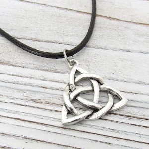 Rustic Trinity Knot Antique Silver Pendant Necklace, Celtic Knot Jewelry, Trinity Knot Charm Pendant, Necklace for Men, Woman&#39;s Necklace