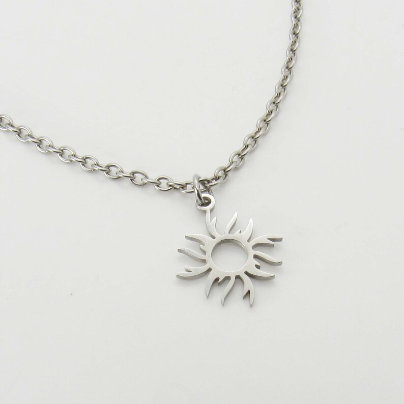 Collar con colgante de sol de acero inoxidable, collar para hombre, joyería hipoalergénica, collar para mujer, joyería con colgante de sol para hombre Sm Flat Link Chain