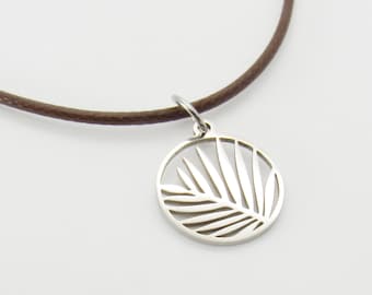 304 Stainless Steel Round Leaf Charm Necklace, Men's Necklace, Hypo Allergenic Jewelry, Woman's Necklace, Botanical Charm Pendant Jewelry