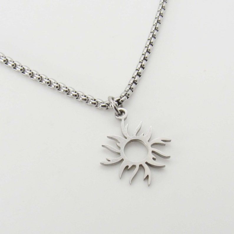 Collar con colgante de sol de acero inoxidable, collar para hombre, joyería hipoalergénica, collar para mujer, joyería con colgante de sol para hombre Sm Box Chain