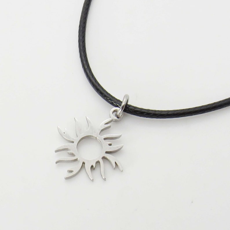 Collar con colgante de sol de acero inoxidable, collar para hombre, joyería hipoalergénica, collar para mujer, joyería con colgante de sol para hombre Black Waxen Cord