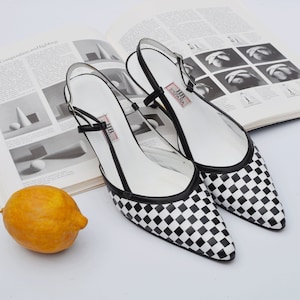 vintage Y2K Noir / Blanc à carreaux Chaussures pointues à bride arrière image 1