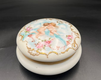 T&V Vanity/Dresser/Trinket Dish, Hand Painted Cherubs With 24 Karat Gold Detail, (Tressemanes And Vogt), Limoges, France, C.1892 - 1910