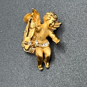 Signed Coro Gold Tone and Stars with Multiple Rhinestones on Winged Cherub Angel Clip on Earrings c. 1950 image 9