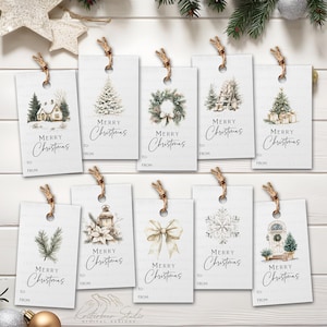 Könnte beinhalten: Eine Sammlung weißer Geschenkanhänger mit Aquarellillustrationen und dem Text "Merry Christmas". Jeder Anhänger zeigt ein anderes Design, darunter ein Haus, einen Weihnachtsbaum, einen Kranz und eine Schleife. Die Anhänger haben eine rustikale Schnur.