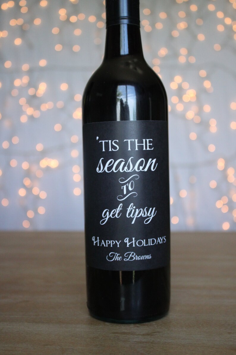Tis la stagione per collega ottenere Tipsy vino vacanze vino etichette Natale vino etichette lavagna vino etichette vino regalo divertente vino etichette immagine 2